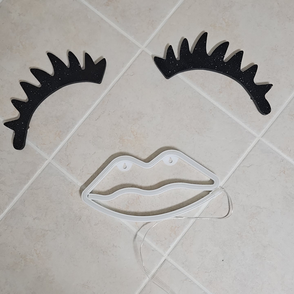 Chic Black and White Eyelash Lip Wall Art